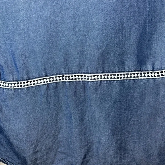 Fourteenth Place Women's Chambray Blue Long Sleeve Top Size Medium - Picture 6 of 6